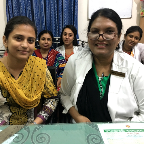 Photo showing a female gynaecologist with a group of 5 other women in Bangladesh.  